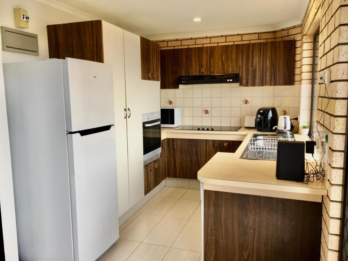 Seascapeatalexbeach Budget Accomodation Alexandra Headland Buitenkant foto